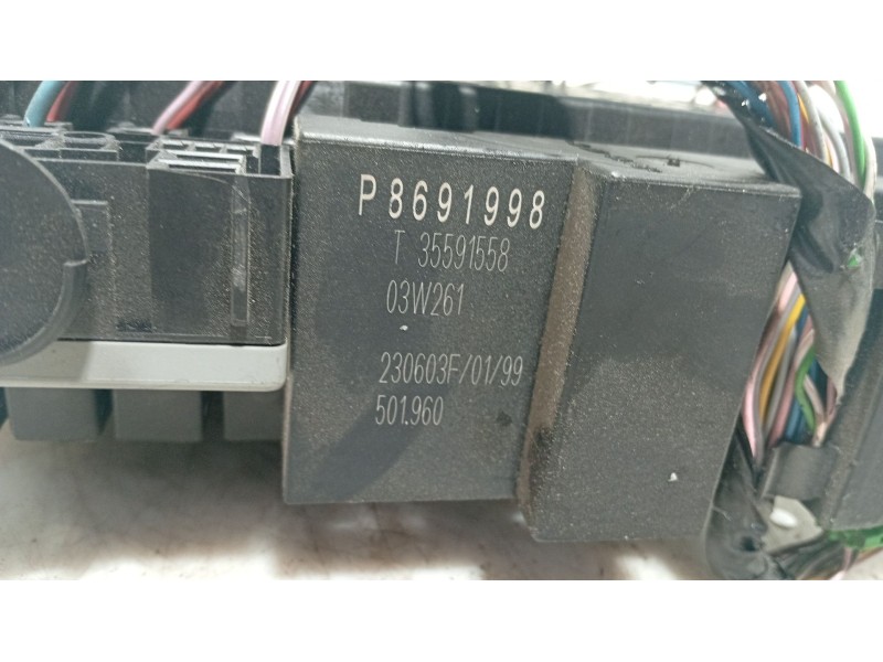 Recambio de caja reles / fusibles para volvo s80 i (184) d5 referencia OEM IAM 8645729  