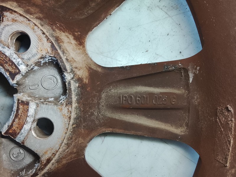 Recambio de llanta trasera izquierda para seat leon (1p1) 1.9 tdi referencia OEM IAM 1P0601025G72V  