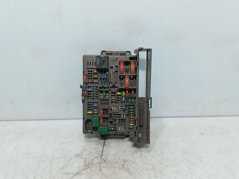 Recambio de caja reles / fusibles para bmw 1 (e87) 116 d referencia OEM IAM 61146971370  