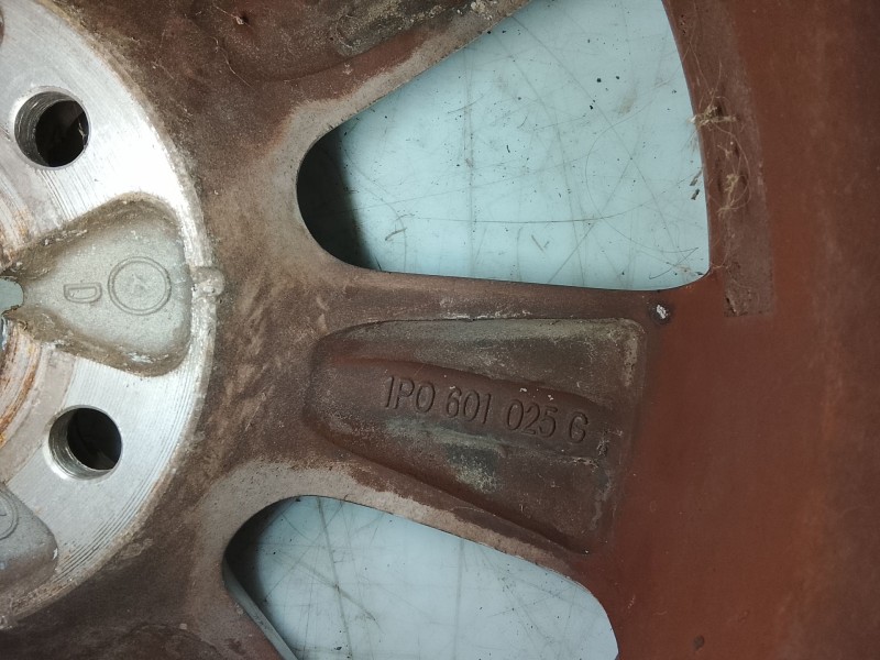 Recambio de llanta trasera derecha para seat leon (1p1) 1.9 tdi referencia OEM IAM 1P0601025G72V  