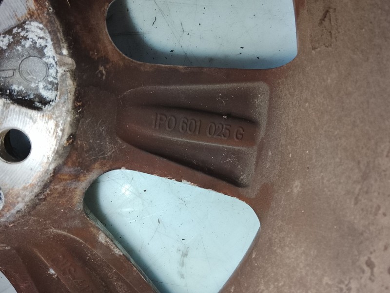 Recambio de llanta delantera izquierda para seat leon (1p1) 1.9 tdi referencia OEM IAM 1P0601025G72V  