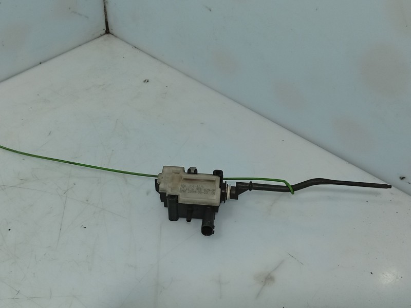 Recambio de motor tapa exterior combustible para bmw 1 (e87) 116 d referencia OEM IAM   