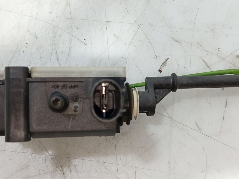 Recambio de motor tapa exterior combustible para bmw 1 (e87) 116 d referencia OEM IAM   