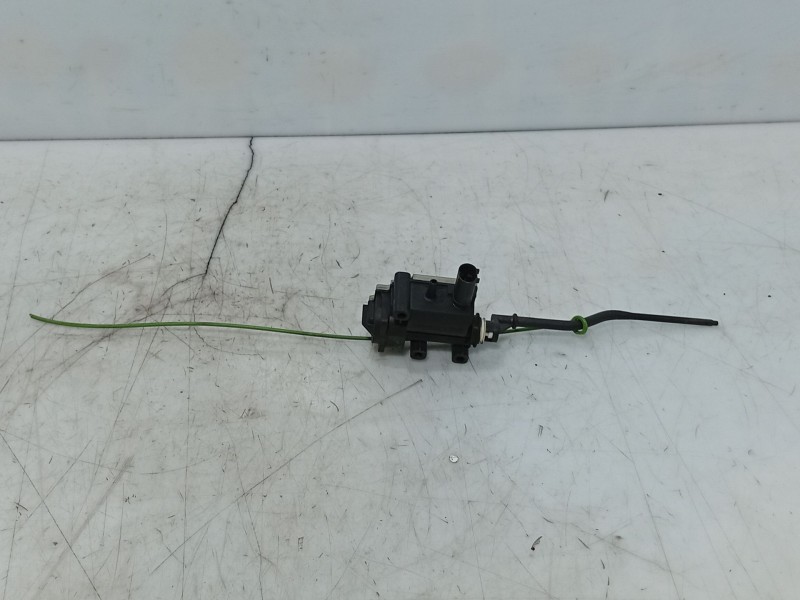 Recambio de motor tapa exterior combustible para bmw 1 (e87) 116 d referencia OEM IAM   