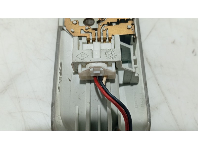 Recambio de luz interior para dacia logan mcv (ks_) 1.5 dci (ks0k) referencia OEM IAM   