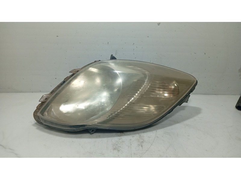 Recambio de faro derecho para toyota yaris (_p9_) 1.33 vvt-i (nsp90_) referencia OEM IAM 811300D120  