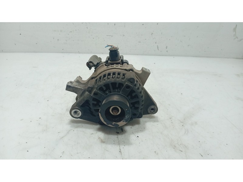 Recambio de alternador para toyota yaris (_p9_) 1.33 vvt-i (nsp90_) referencia OEM IAM 270600Y030 / 270600Y020 / 270600J061  