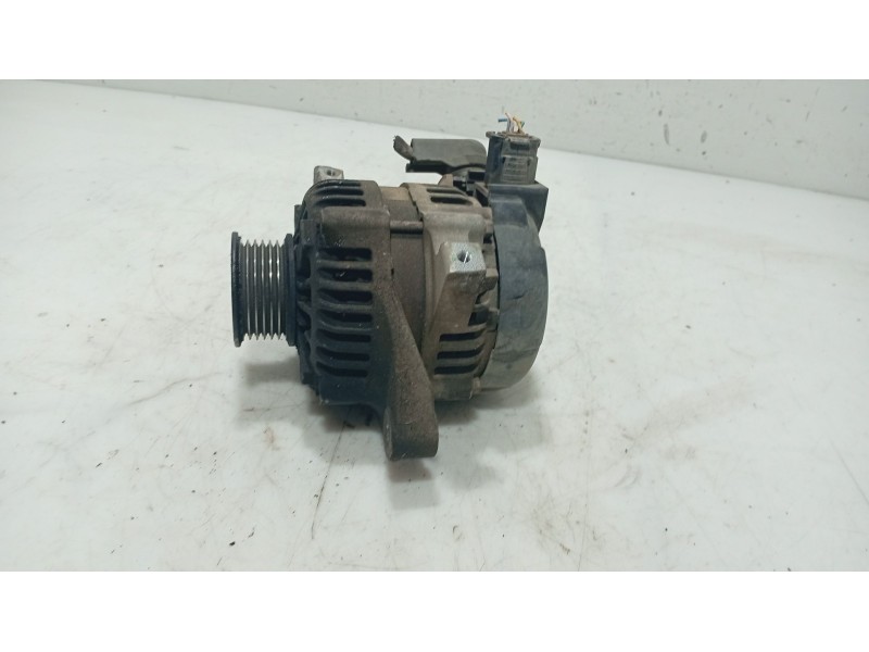 Recambio de alternador para toyota yaris (_p9_) 1.33 vvt-i (nsp90_) referencia OEM IAM 270600Y030 / 270600Y020 / 270600J061  