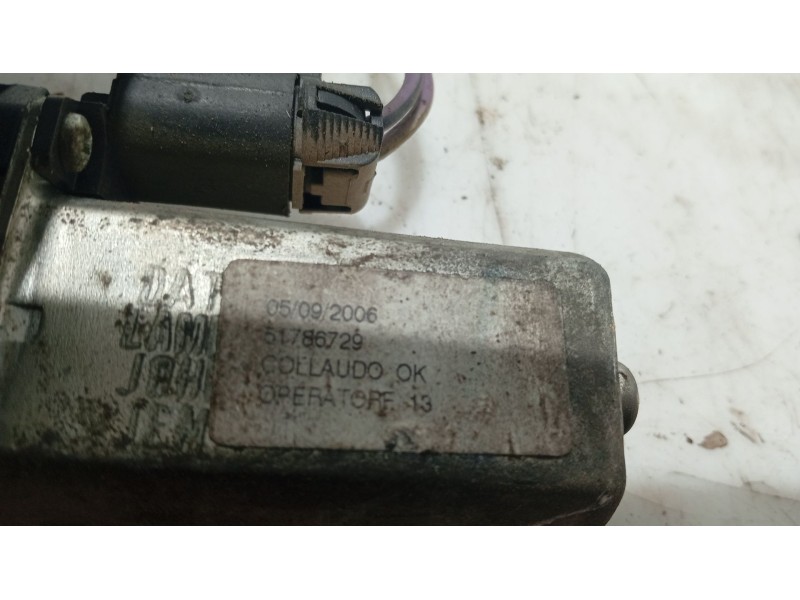 Recambio de elevalunas delantero izquierdo para fiat grande punto (199_) 1.3 d multijet referencia OEM IAM   