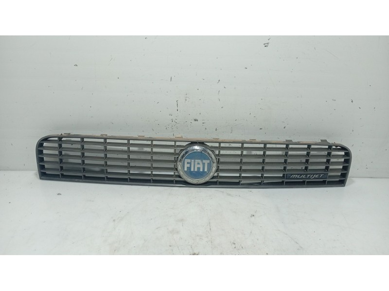 Recambio de moldura para fiat grande punto (199_) 1.3 d multijet referencia OEM IAM   