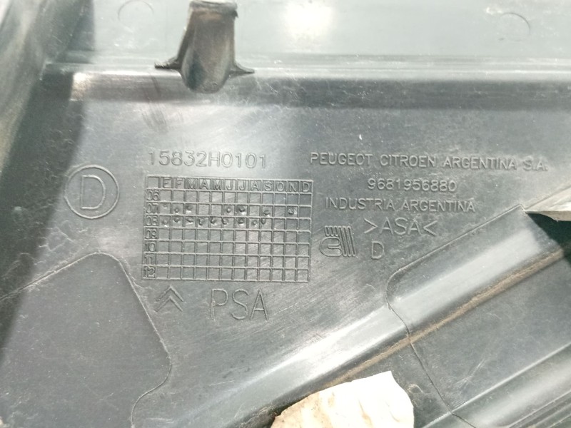 Recambio de moldura para citroën c4 i sedán 1.6 16v referencia OEM IAM   