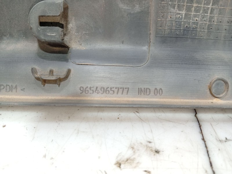 Recambio de moldura para citroën c4 i sedán 1.6 16v referencia OEM IAM   