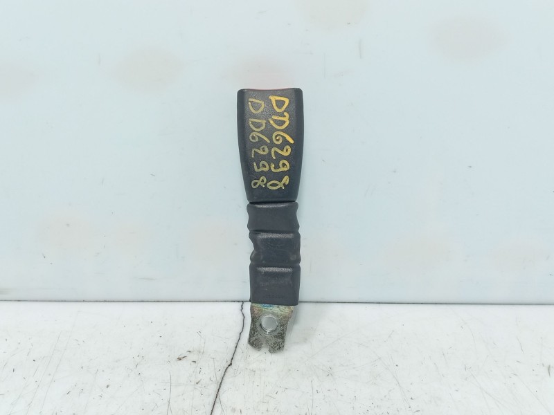 Recambio de anclaje cinturon delantero derecho para hyundai getz (tb) 1.1 referencia OEM IAM   