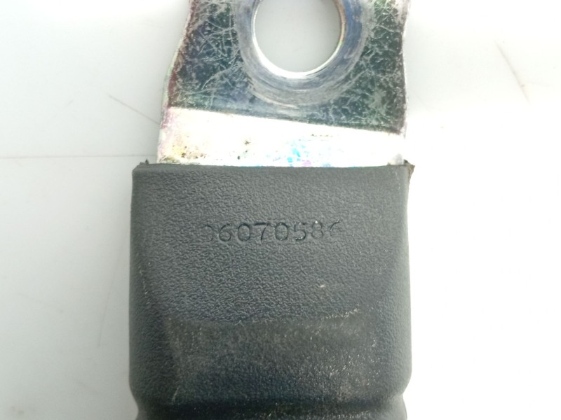 Recambio de anclaje cinturon delantero derecho para hyundai getz (tb) 1.1 referencia OEM IAM   