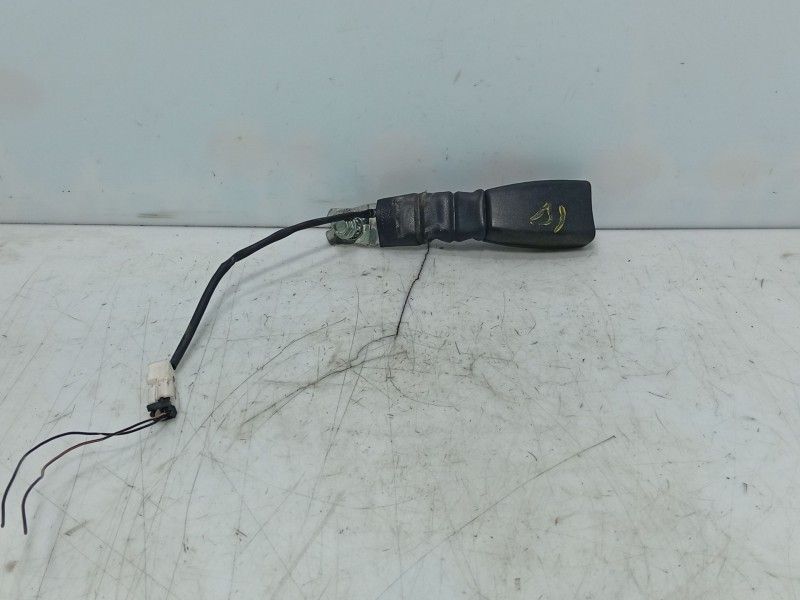Recambio de anclaje cinturon delantero izquierdo para hyundai getz (tb) 1.1 referencia OEM IAM   