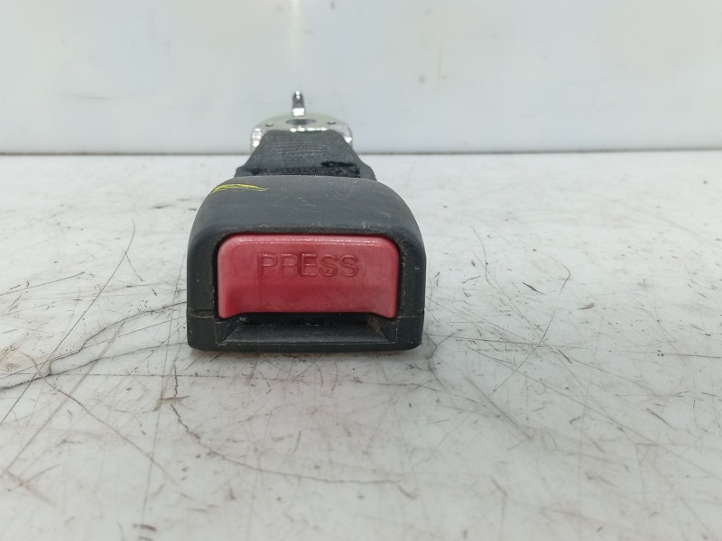 Recambio de anclaje cinturon trasero izquierdo para hyundai getz (tb) 1.1 referencia OEM IAM   