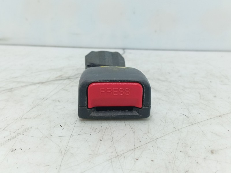 Recambio de anclaje cinturon trasero derecho para hyundai getz (tb) 1.1 referencia OEM IAM   