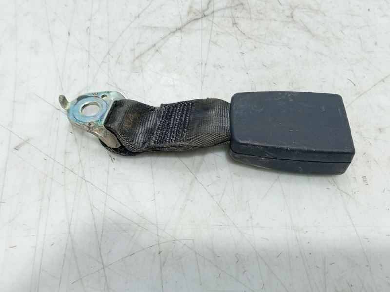 Recambio de anclaje cinturon trasero derecho para hyundai getz (tb) 1.1 referencia OEM IAM   