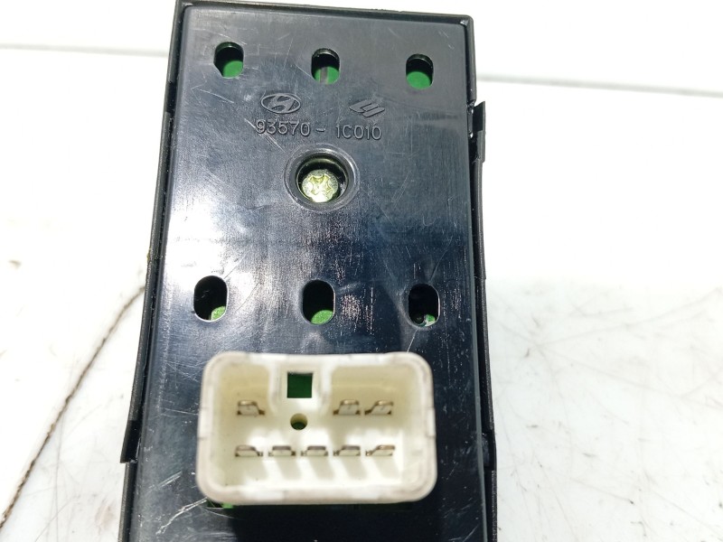 Recambio de mando elevalunas delantero izquierdo para hyundai getz (tb) 1.1 referencia OEM IAM 935701C230WK  