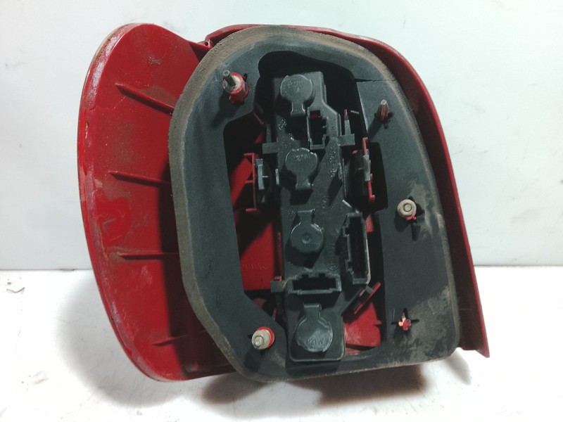 Recambio de piloto trasero derecho para volkswagen polo (6n2) 1.0 referencia OEM IAM 6N0945096J  