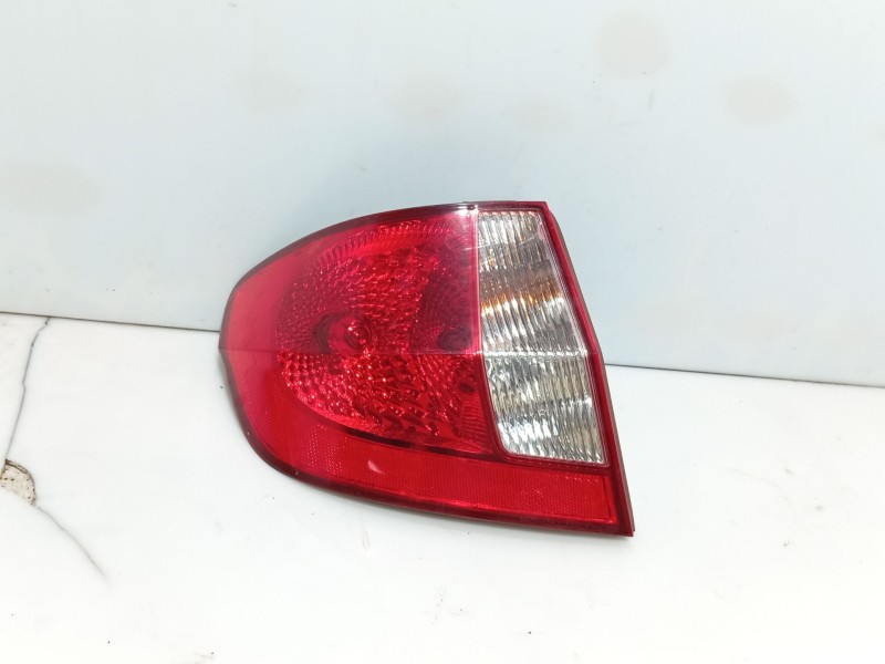 Recambio de piloto trasero izquierdo para hyundai getz (tb) 1.1 referencia OEM IAM 924011C010  