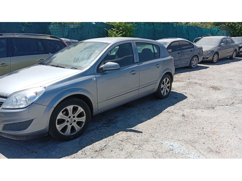 opel astra h gtc (a04) del año 2008