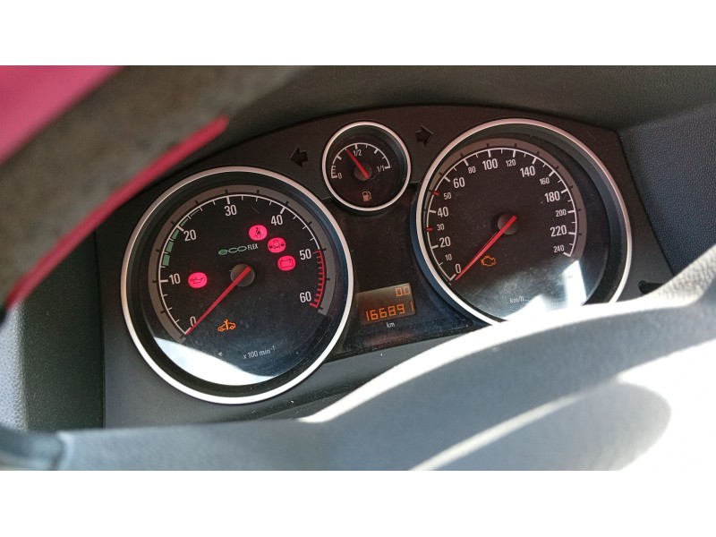 opel astra h gtc (a04) del año 2008