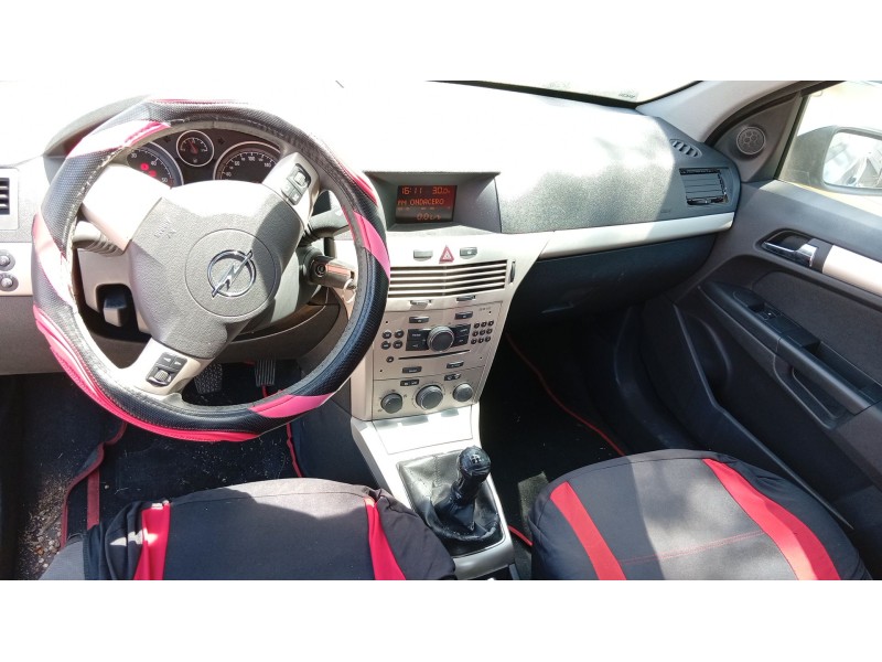 opel astra h gtc (a04) del año 2008