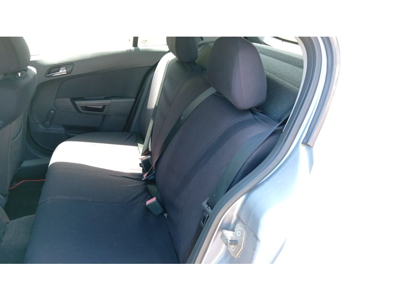 opel astra h gtc (a04) del año 2008