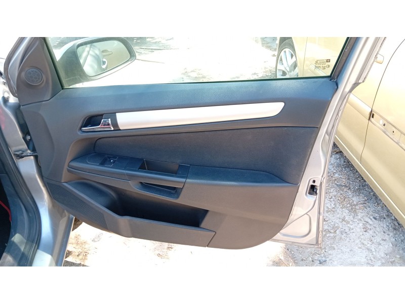 opel astra h gtc (a04) del año 2008