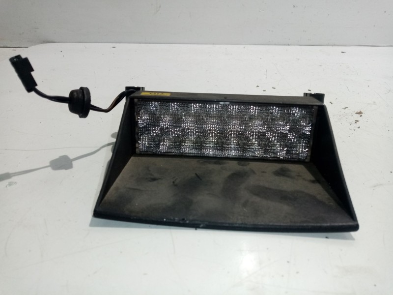 Recambio de piloto trasero central para opel corsa b referencia OEM IAM 90534650 90534651 