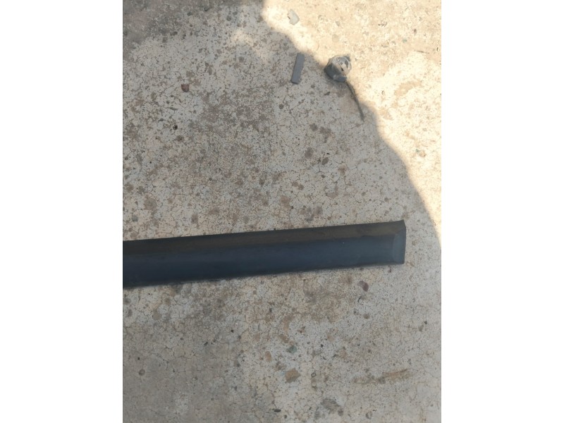 Recambio de moldura para renault r9 referencia OEM IAM   