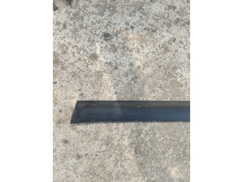 Recambio de moldura para renault r9 referencia OEM IAM   