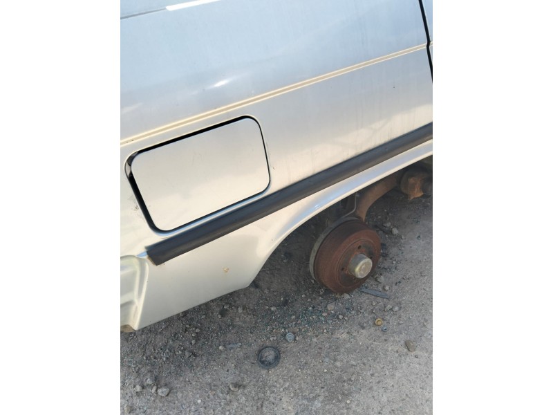 Recambio de moldura para renault r9 referencia OEM IAM   