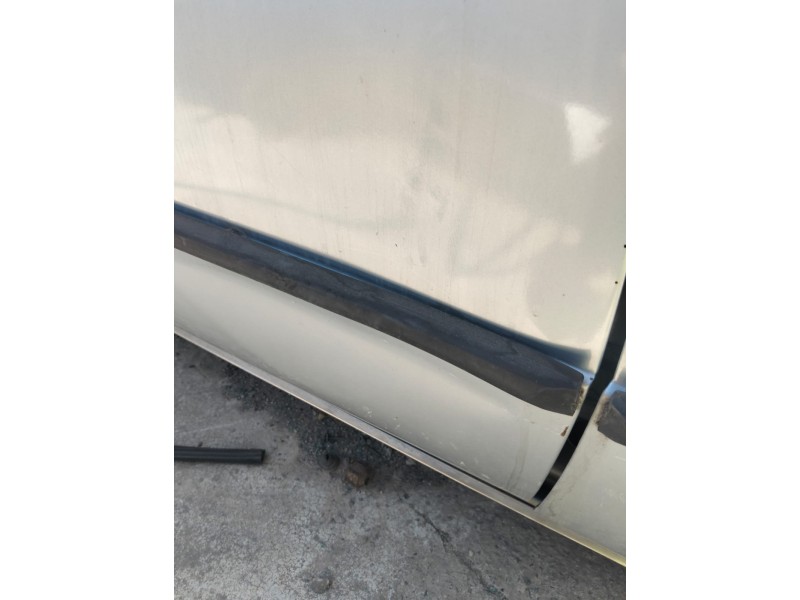 Recambio de moldura para renault r9 referencia OEM IAM   