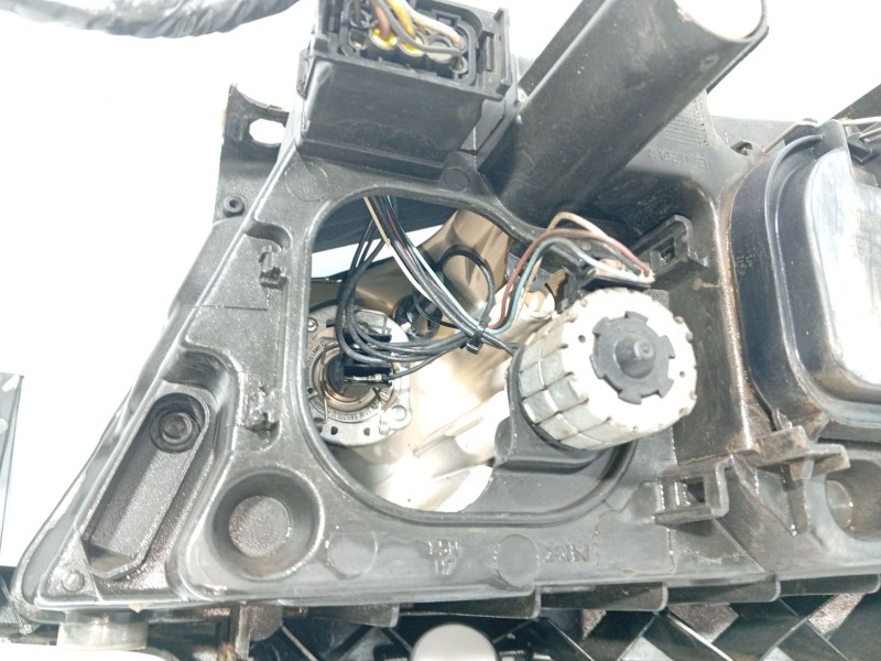 Recambio de faro derecho para bmw 3 (e90) 318 d referencia OEM IAM 63116942722  