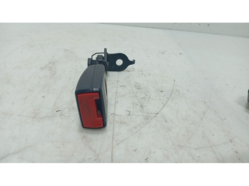 Recambio de anclaje cinturon trasero izquierdo para seat altea (5p1) 2.0 tdi 16v referencia OEM IAM   