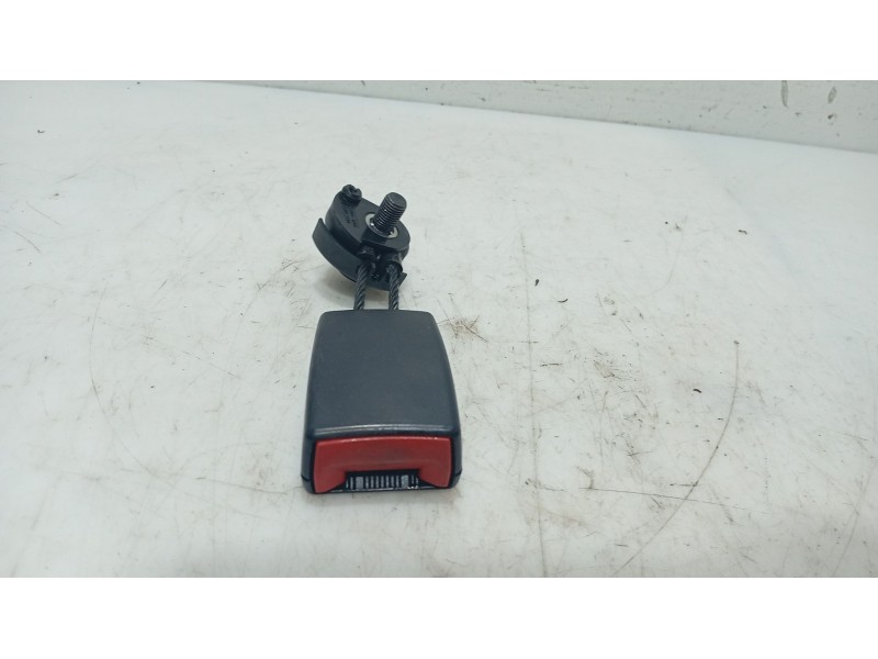 Recambio de anclaje cinturon trasero derecho para seat altea (5p1) 2.0 tdi 16v referencia OEM IAM   