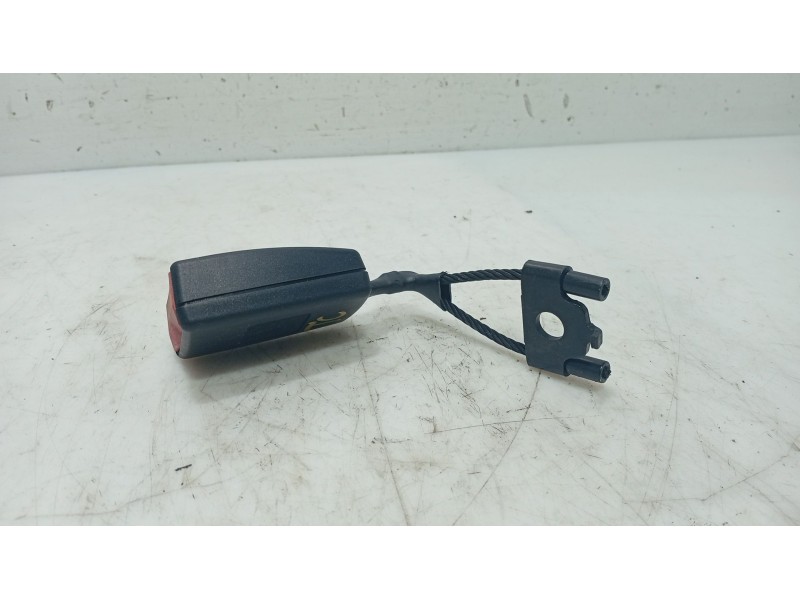 Recambio de anclaje cinturon trasero central para seat altea (5p1) 2.0 tdi 16v referencia OEM IAM   