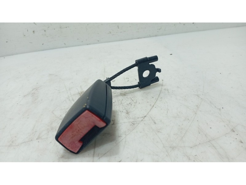 Recambio de anclaje cinturon trasero central para seat altea (5p1) 2.0 tdi 16v referencia OEM IAM   
