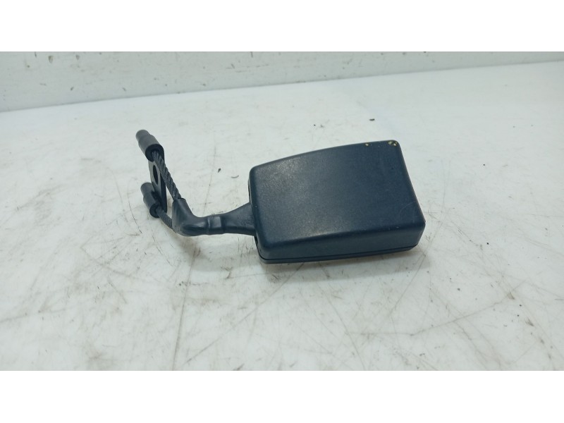 Recambio de anclaje cinturon trasero central para seat altea (5p1) 2.0 tdi 16v referencia OEM IAM   