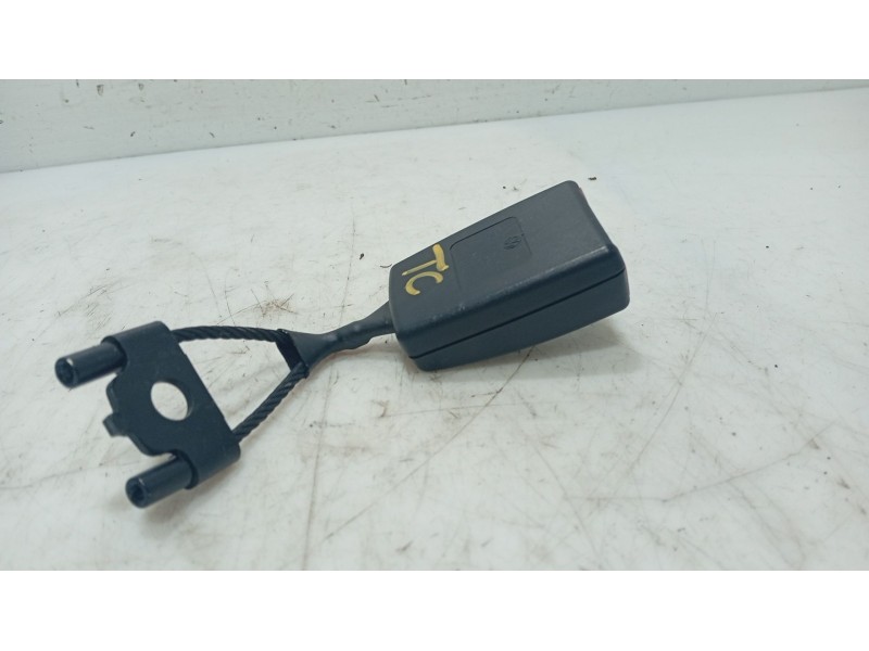 Recambio de anclaje cinturon trasero central para seat altea (5p1) 2.0 tdi 16v referencia OEM IAM   