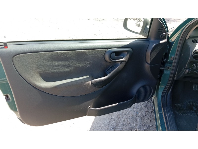 opel corsa c (x01) del año 2003