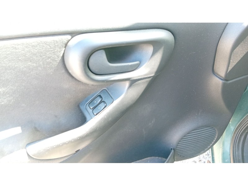 opel corsa c (x01) del año 2003