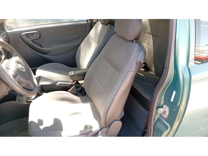 opel corsa c (x01) del año 2003