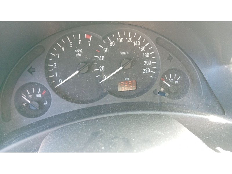 opel corsa c (x01) del año 2003