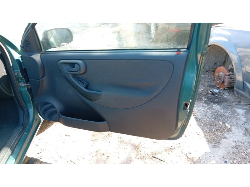 opel corsa c (x01) del año 2003