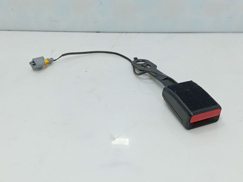 Recambio de anclaje cinturon delantero derecho para peugeot 208 i (ca_, cc_) 1.0 referencia OEM IAM   
