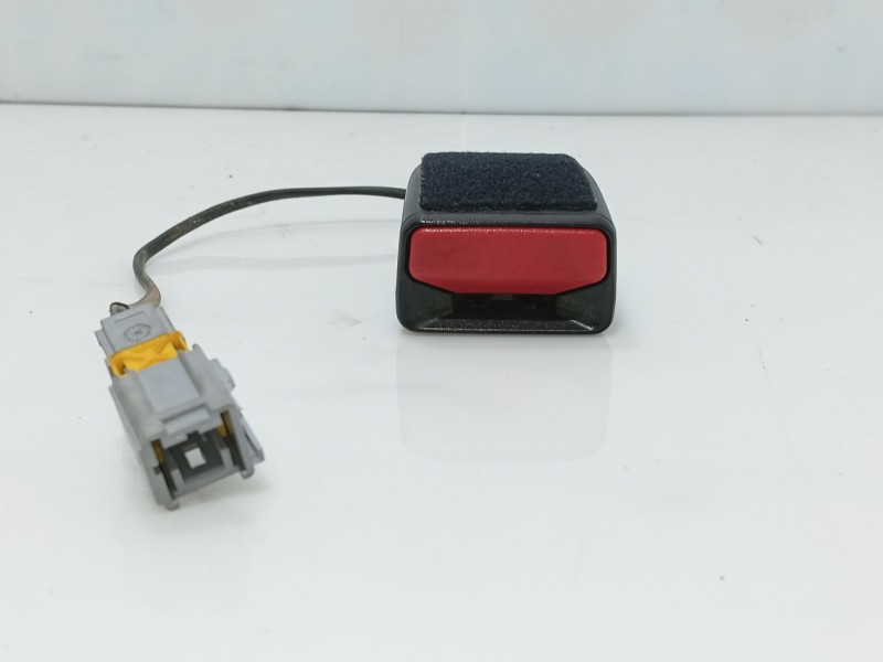 Recambio de anclaje cinturon delantero izquierdo para peugeot 208 i (ca_, cc_) 1.0 referencia OEM IAM   