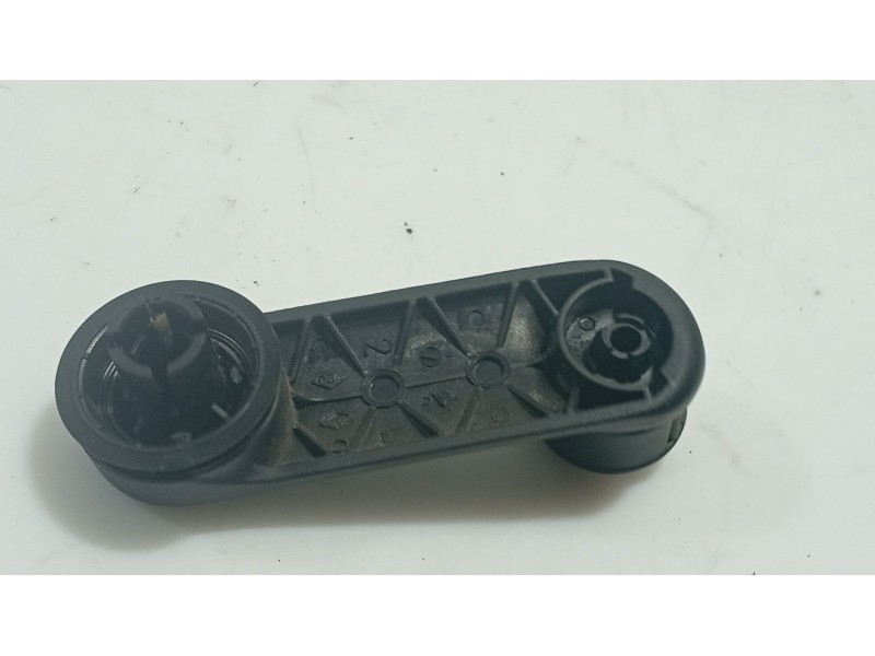 Recambio de maneta elevalunas trasera izquierda para dacia logan (ls_) 1.5 dci (ls0w) referencia OEM IAM   